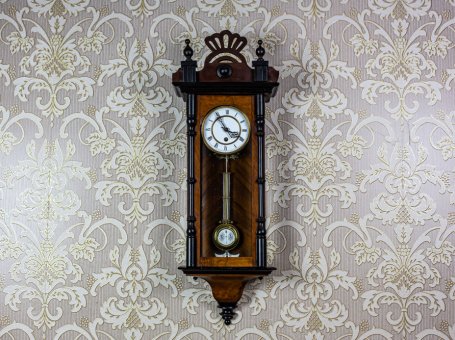 Zegar ścienny z XIX wieku