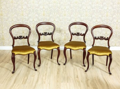 Cztery mahoniowe krzesła z końca XIX w