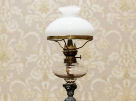 Nieduża lampa naftowa z ok. 1900