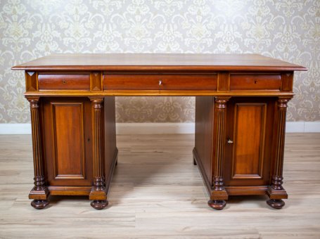 Eklektyczne biurko z XIX wieku